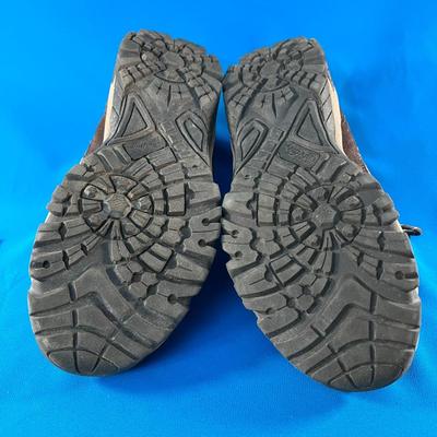 CABELAâ€™S MENS HIKING BOOT SIZE 9M