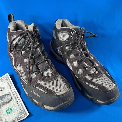 CABELAâ€™S MENS HIKING BOOT SIZE 9M
