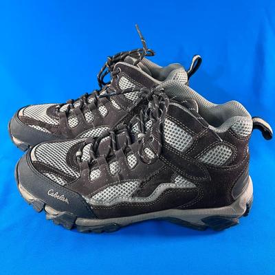 CABELAâ€™S MENS HIKING BOOT SIZE 9M
