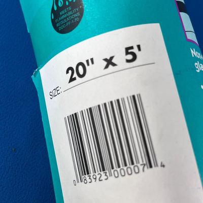 ROLL OF NON-SLIP SHELF AND DRAWER LINER 