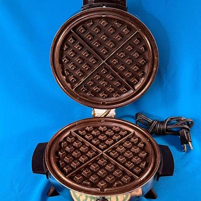 VINTAGE TOASTMASTER WAFFLE MAKER NON-STICK