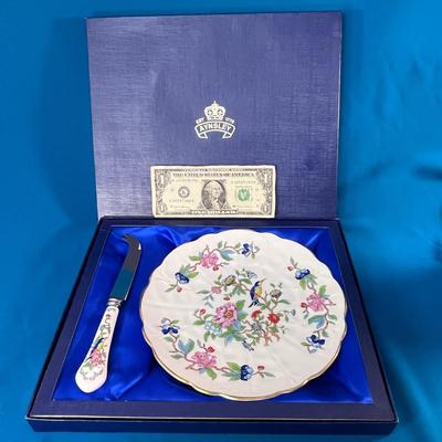 AYNSLEY ENGLAND LOVELY CHEESE SERVING SET KNIFE AND PLATE 