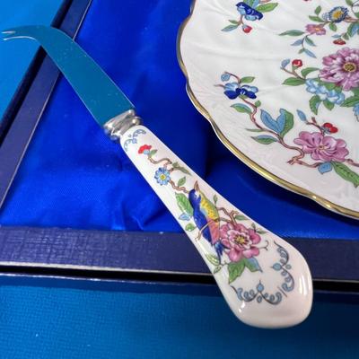 AYNSLEY ENGLAND LOVELY CHEESE SERVING SET KNIFE AND PLATE 