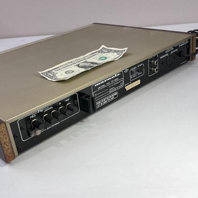 VINTAGE MARANTZ AM/FM STEREO TUNER MODEL ST520