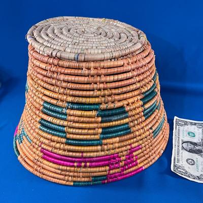 COLORFUL RIBBED BASKET 