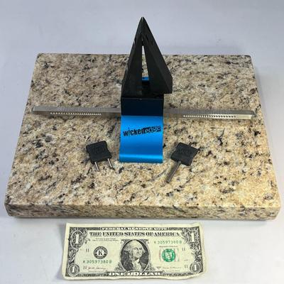 â€œWICKED EDGEâ€ PROFESSIONAL KNIFE SHARPENING TOOL MOUNTED ON MARBLE