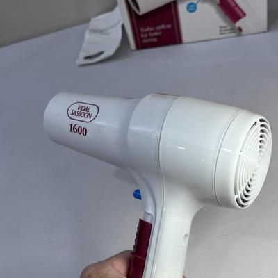 NEW IN BOX VIDAL SASSOON 1600 WATT HAIR BLOW DRYER