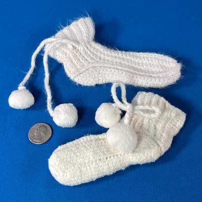 VINTAGE WHITE HAND MADE BABY BOOTIES WITH POM-POMS