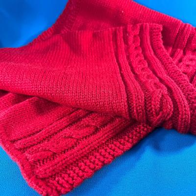 RED WOMENâ€™S CABLE KNIT HOODED WINTER WRAP NEW IN BOX