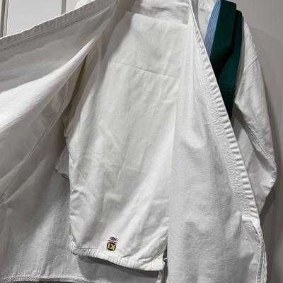 WHITE COTTON ADULT KARATE GI UNIFORM SIZE 6 WITH 2 BELTS BLUE, GREEN