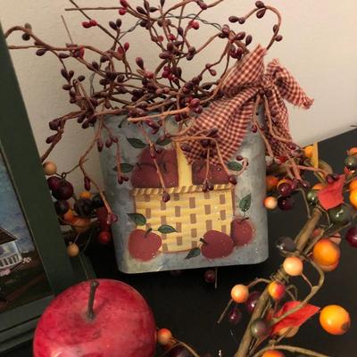 Folk Art / Country Decor -Lot 122
