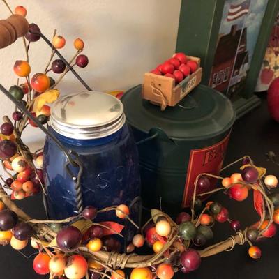 Folk Art / Country Decor -Lot 122