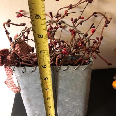 Folk Art / Country Decor -Lot 122