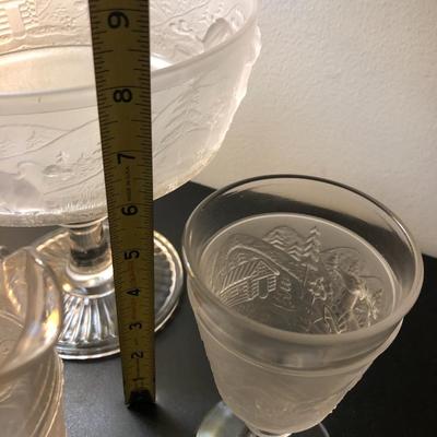 Four â€œWestward Hoâ€ Pioneer Frosted Glass Pieces -Lot 125