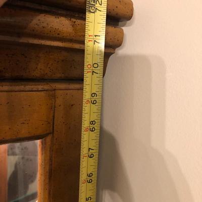 Broyhill Corner Curio Lighted Cabinet -Lot 128