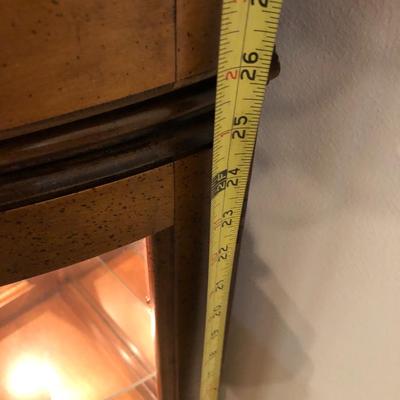 Broyhill Corner Curio Lighted Cabinet -Lot 128
