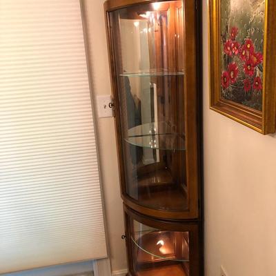 Broyhill Corner Curio Lighted Cabinet -Lot 128