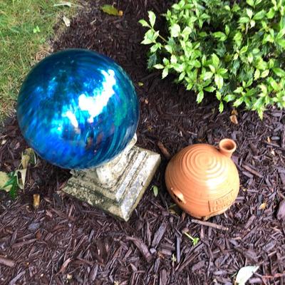 Blue Glass Garden Decor & Toad House -Lot 133