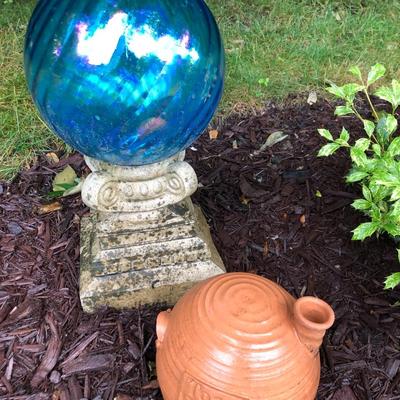 Blue Glass Garden Decor & Toad House -Lot 133