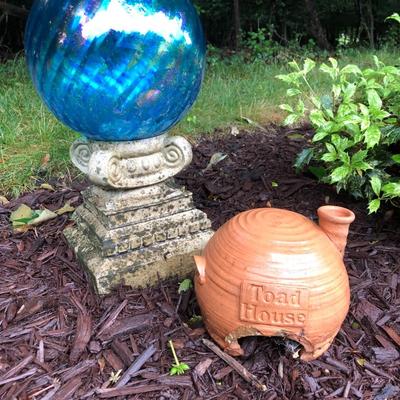 Blue Glass Garden Decor & Toad House -Lot 133