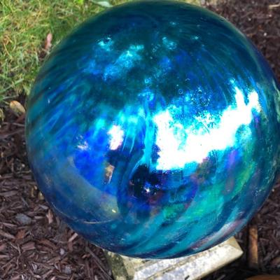 Blue Glass Garden Decor & Toad House -Lot 133