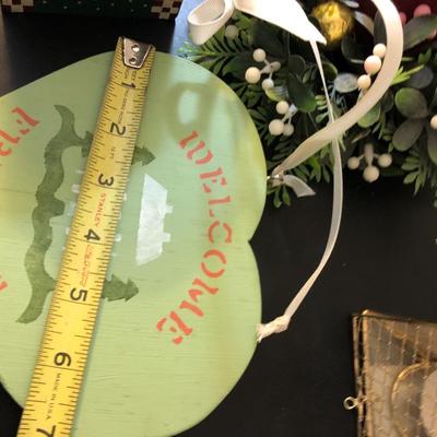 Holiday Assorted Decor -Lot 149