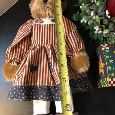 Holiday Assorted Decor -Lot 149