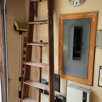 8ft Wood Ladder