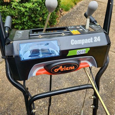 Ariens Compact 24 Snow Thrower Snow Blower " The King of Snow"