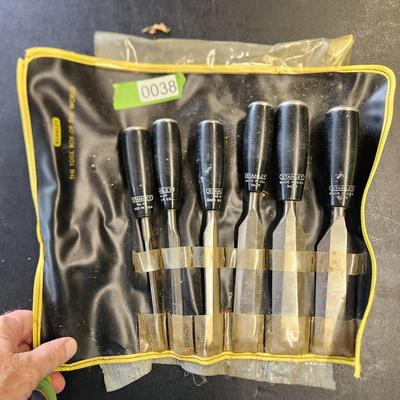 Set of 6 Stanley No. 40  Wood Chisels with pouch