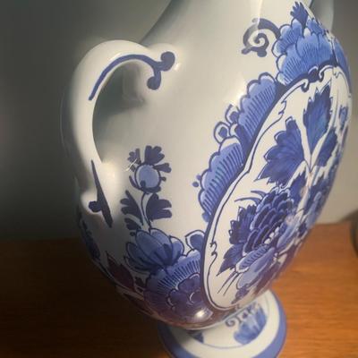 12â€ Delft Urn Signed - Lot 205