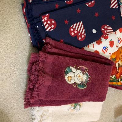 Large Holiday Dining Linens Lot Table Runners Napkins Placemats - Lot 210