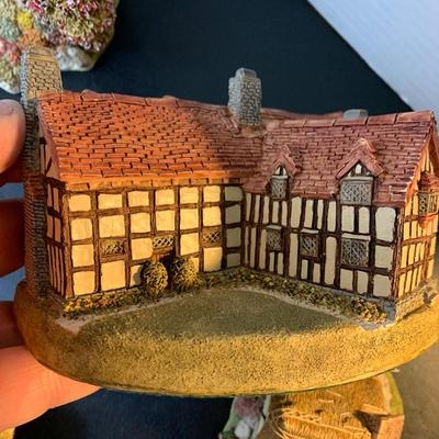 Large Lot - Lilliput Lane British Building Figurines - Lot 213