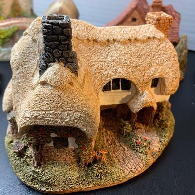 Large Lot - Lilliput Lane British Building Figurines - Lot 213