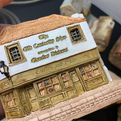 Large Lot - Lilliput Lane British Building Figurines - Lot 213
