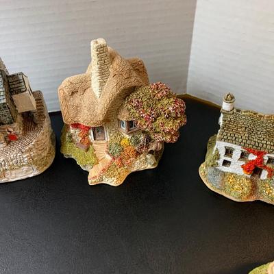 Large Lot - Lilliput Lane British Building Figurines - Lot 213