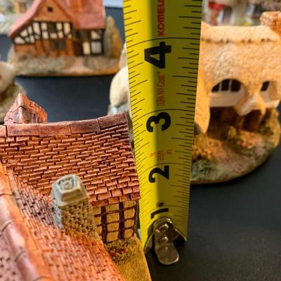 Large Lot - Lilliput Lane British Building Figurines - Lot 213