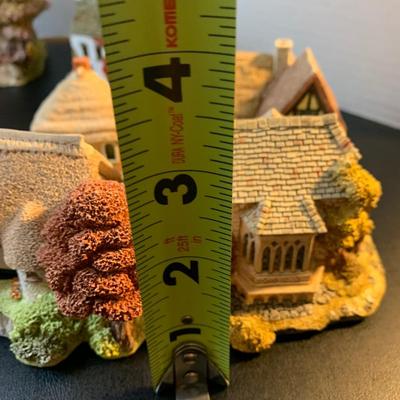 Large Lot - Lilliput Lane British Building Figurines - Lot 213