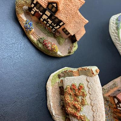Large Lot - Lilliput Lane British Building Figurines - Lot 213