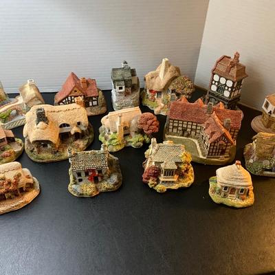 Large Lot - Lilliput Lane British Building Figurines - Lot 213
