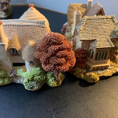 Large Lot - Lilliput Lane British Building Figurines - Lot 213