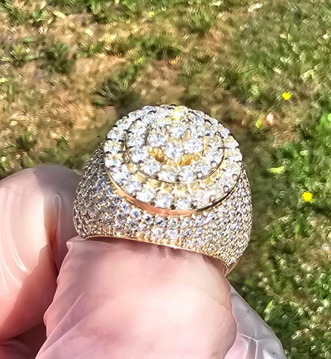 Beautifully appraised at 14k diamond gold ring | EstateSales.org