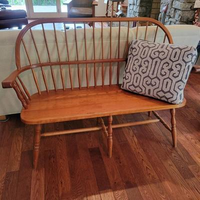 Tom Seely Furniture Shaker Style Wooden Bench and Accent Pillow (GR-DW)