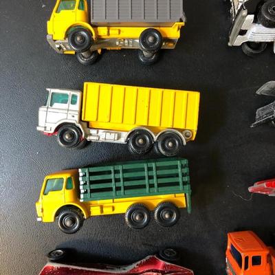 Legos & Matchbox Cars -Lot 153