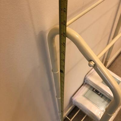 Metal Towel Rack & New Kohl Twin Sheets w/ Pillow Cases -Lot 157