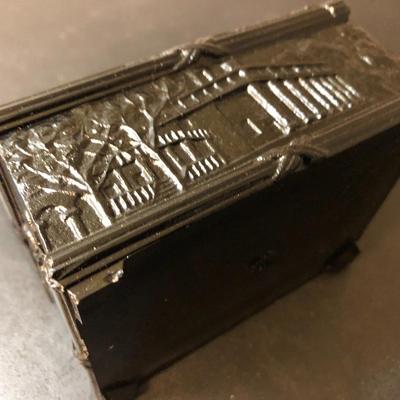 Lincolnâ€™s New Salem IL. Staffordshire Ware England & Metal Trinket Box -Lot 160