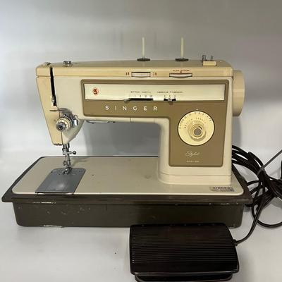 SINGER Stylist 513-33 With Case
