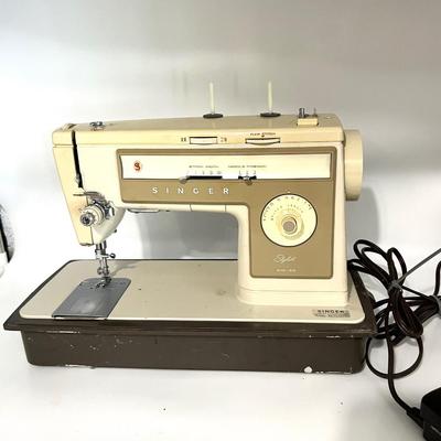 SINGER Stylist 513-33 With Case