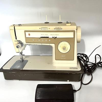 SINGER Stylist 513-33 With Case