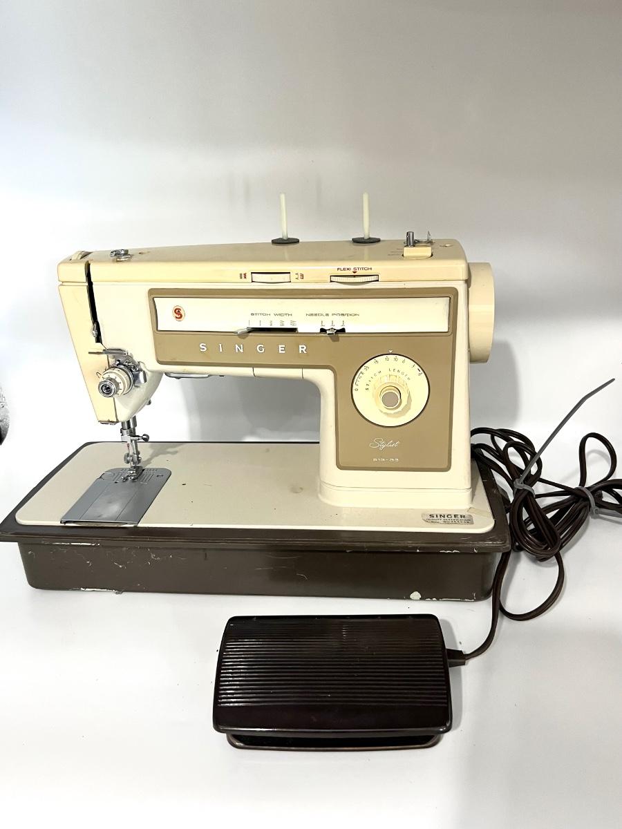 SINGER Stylist 51333 With Case